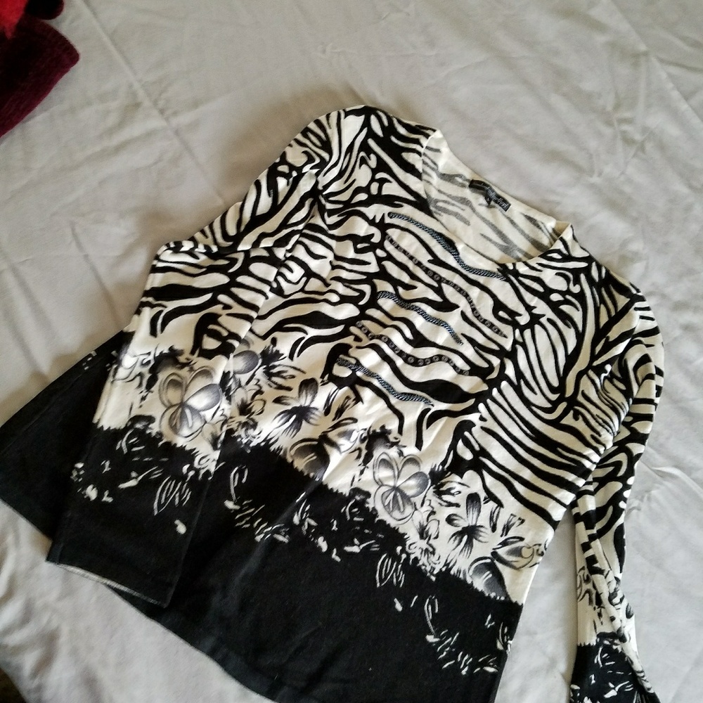 Sweater - Picture 4 of 4